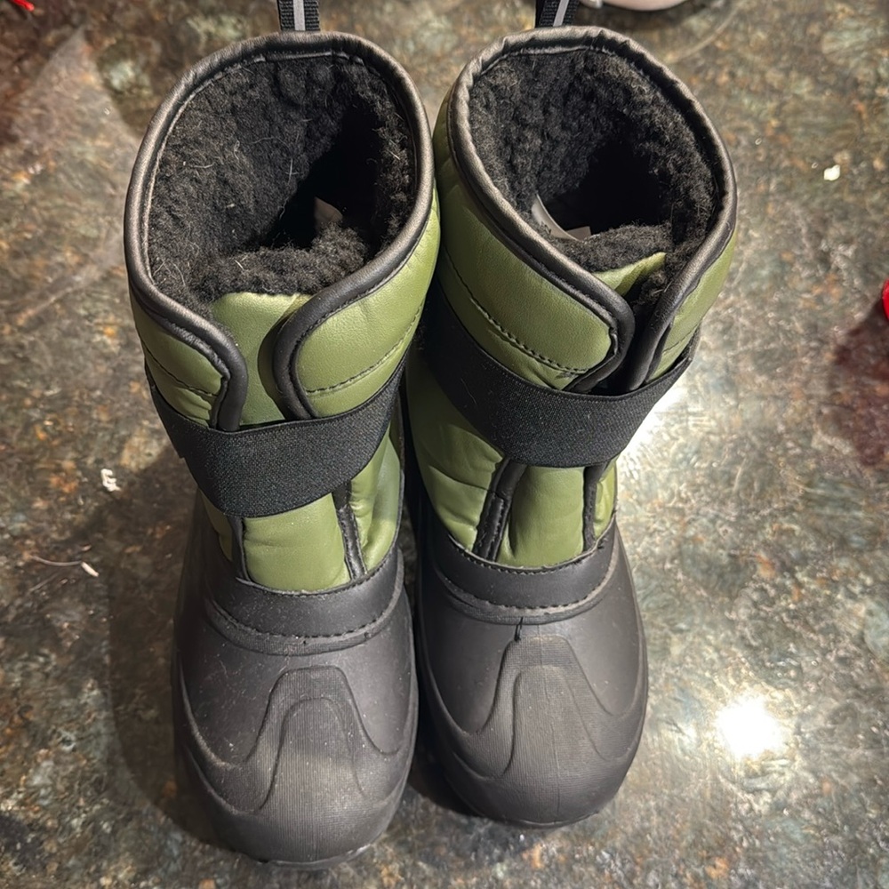 Snow Boots NEW!!! Kids Sz 3